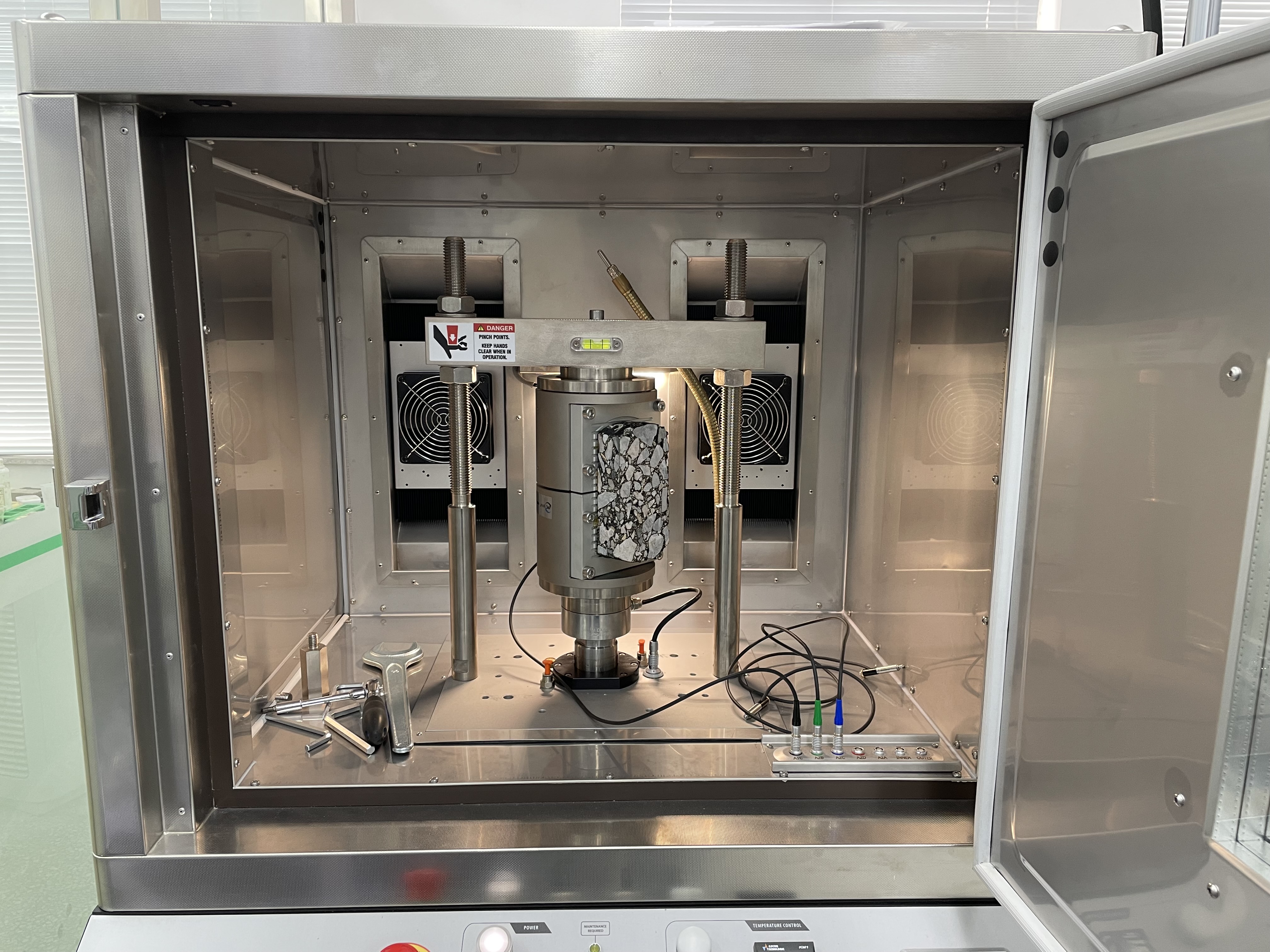 电动多功效沥青混淆料动态试验机（标准型） - 亚洲必赢仪器装